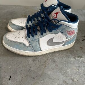 Jordan Men's Blue and White Sneakers